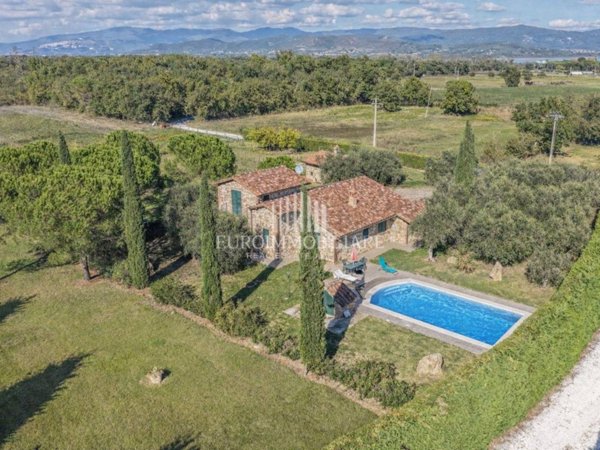 casa indipendente in vendita a Castiglione del Lago