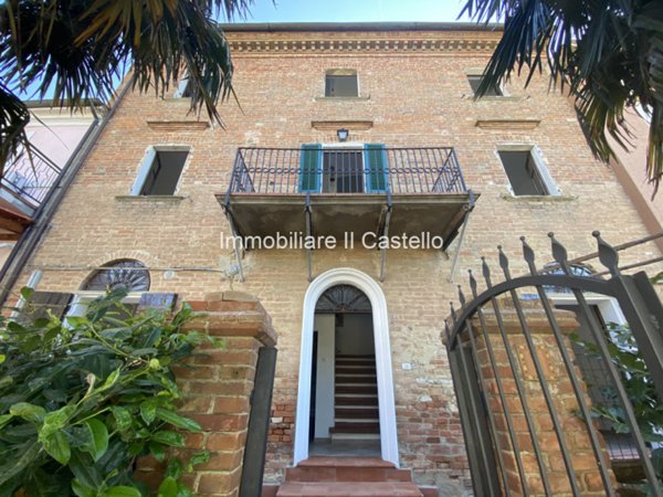 casa indipendente in vendita a Castiglione del Lago