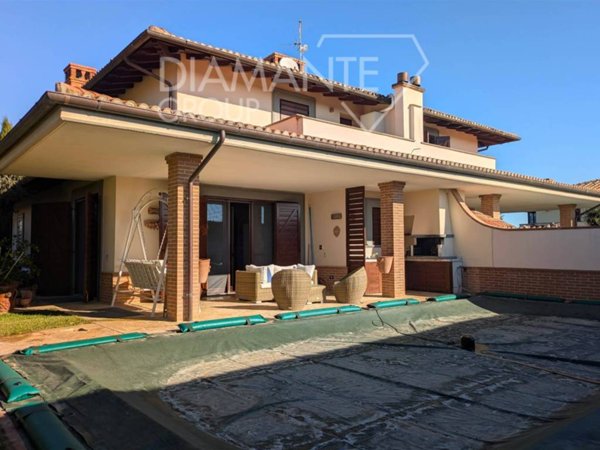 casa indipendente in vendita a Castiglione del Lago in zona Casamaggiore