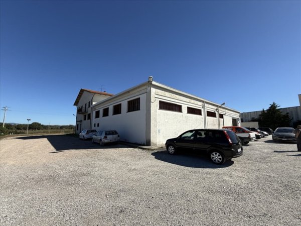 locale commerciale in vendita a Castiglione del Lago