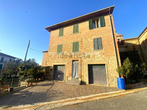 casa indipendente in vendita a Castiglione del Lago in zona Macchie