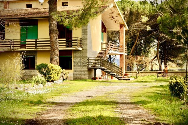 casa indipendente in vendita a Castiglione del Lago
