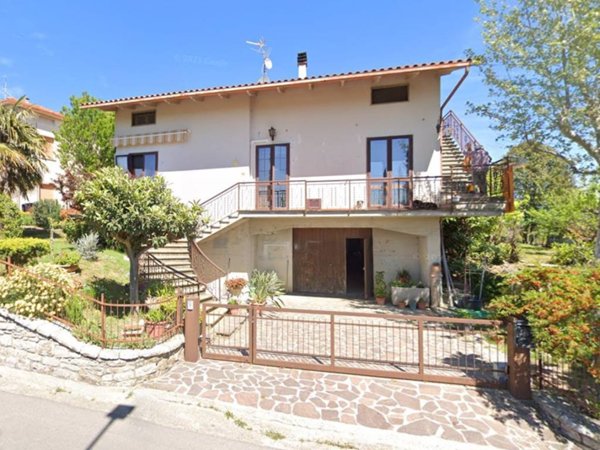 casa indipendente in vendita a Castiglione del Lago in zona Villastrada