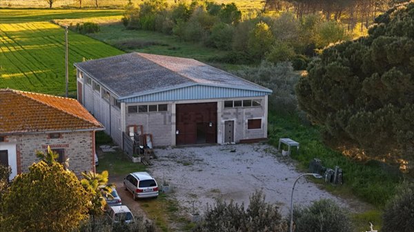 capannone in vendita a Castiglione del Lago in zona Piana