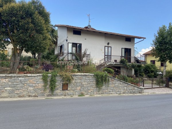 casa indipendente in vendita a Castiglione del Lago in zona Villastrada
