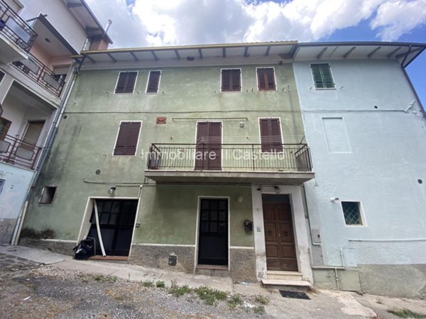 casa indipendente in vendita a Castiglione del Lago