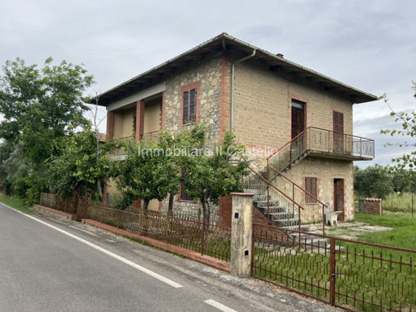 casa indipendente in vendita a Castiglione del Lago in zona Badia