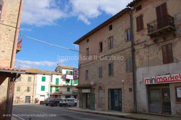 quadrivano in vendita a Castiglione del Lago in zona Panicarola