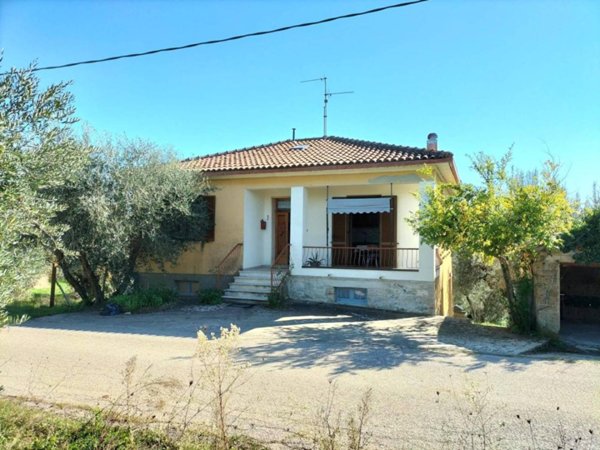 casa indipendente in vendita a Castiglione del Lago