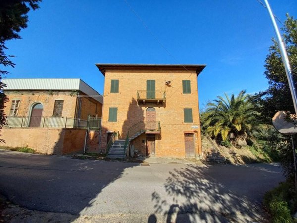 casa indipendente in vendita a Castiglione del Lago