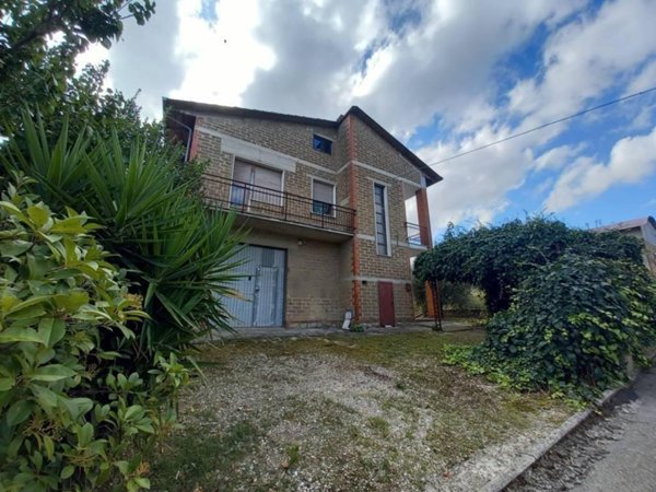 casa indipendente in vendita a Castiglione del Lago