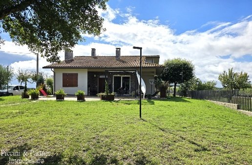casa indipendente in vendita a Castiglione del Lago