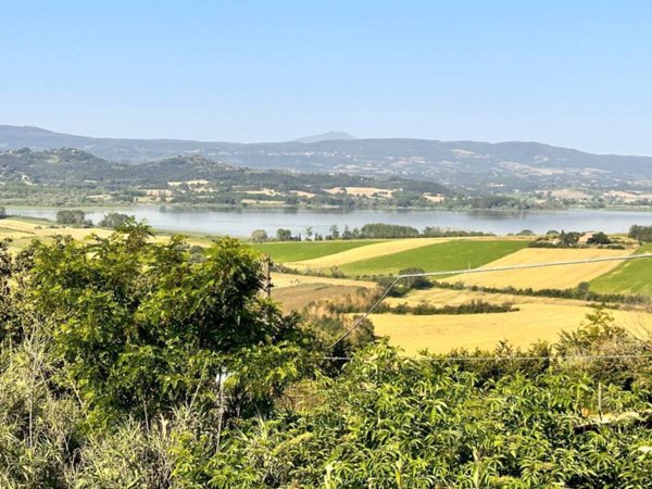 casa indipendente in vendita a Castiglione del Lago in zona Vaiano