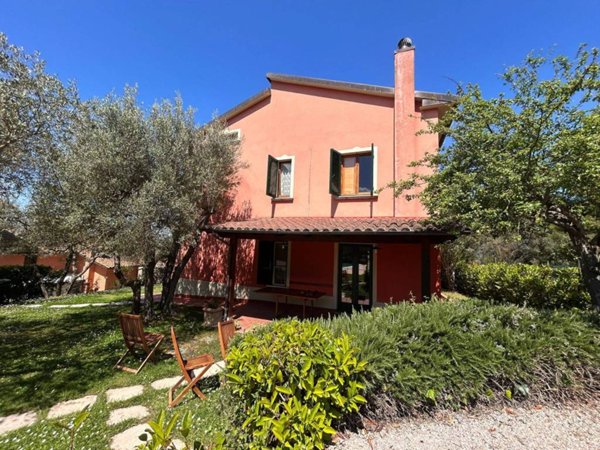 casa indipendente in vendita a Castiglione del Lago in zona Vaiano