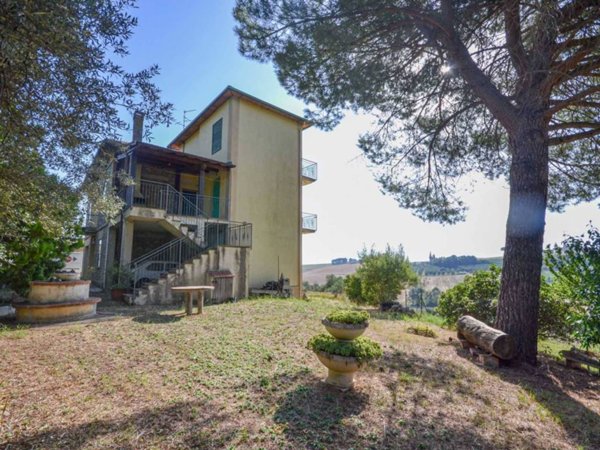 casa indipendente in vendita a Castiglione del Lago in zona Vaiano