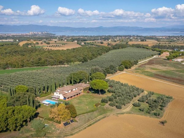 casa indipendente in vendita a Castiglione del Lago