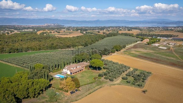 casale in vendita a Castiglione del Lago