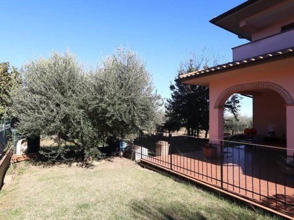 casa indipendente in vendita a Castiglione del Lago