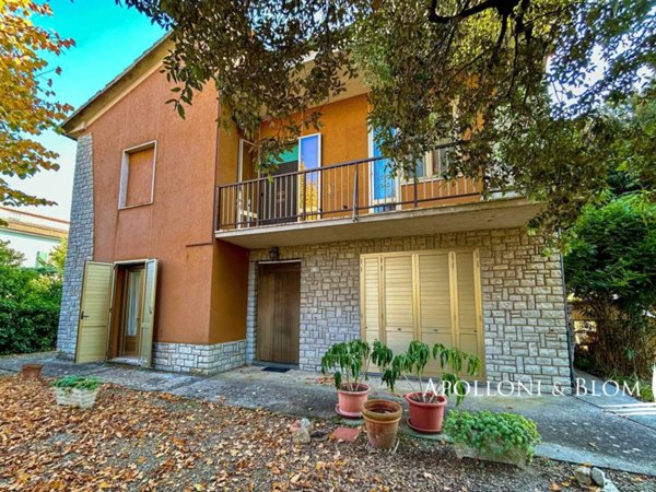 casa indipendente in vendita a Castiglione del Lago