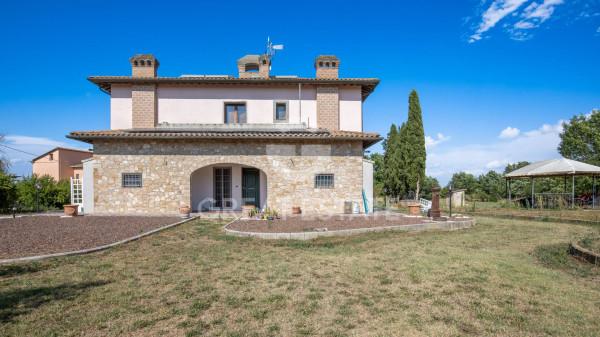 casa indipendente in vendita a Castiglione del Lago
