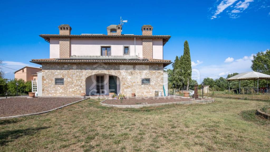 casa indipendente in vendita a Castiglione del Lago