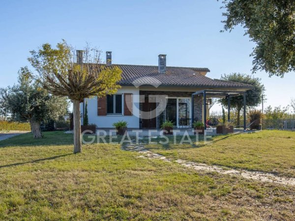 casa indipendente in vendita a Castiglione del Lago in zona Piana