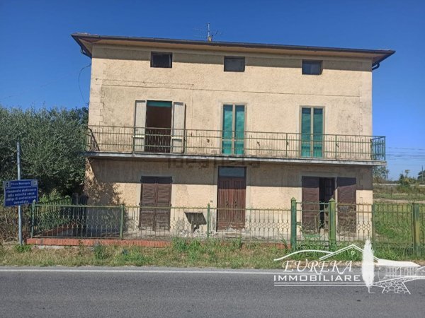 casa indipendente in vendita a Castiglione del Lago