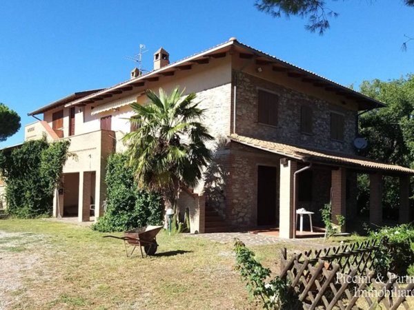 casa indipendente in vendita a Castiglione del Lago in zona Casamaggiore