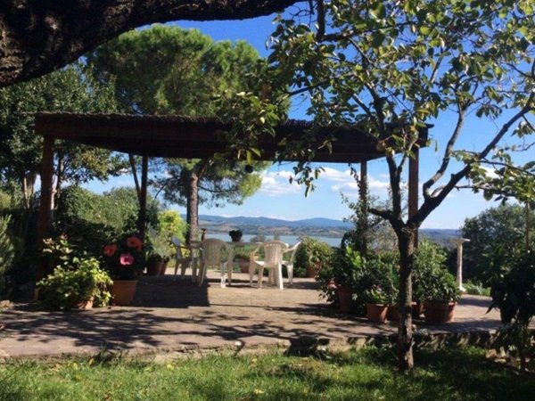 casa indipendente in vendita a Castiglione del Lago in zona Porto