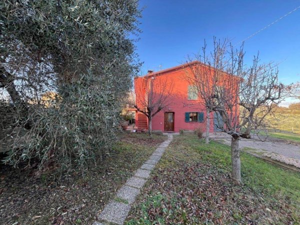 casa indipendente in vendita a Castiglione del Lago in zona Vaiano