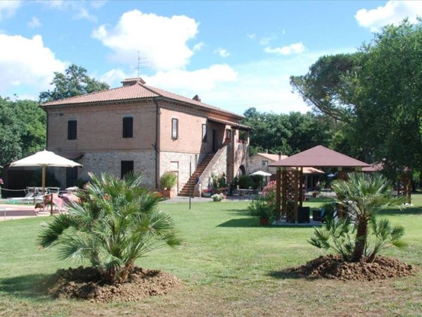 casa indipendente in vendita a Castiglione del Lago in zona Piana