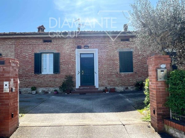 casa indipendente in vendita a Castiglione del Lago