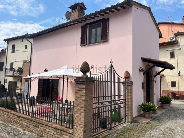 casa indipendente in vendita a Castiglione del Lago