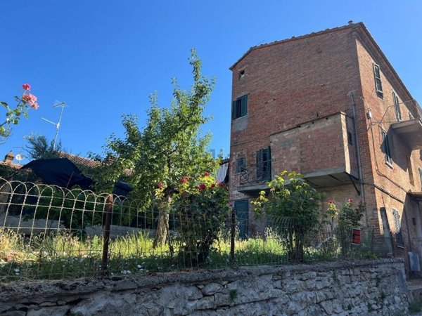 casa indipendente in vendita a Castiglione del Lago