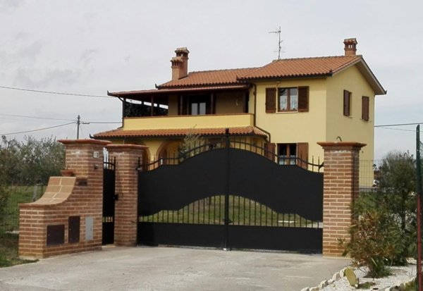 casa indipendente in vendita a Castiglione del Lago