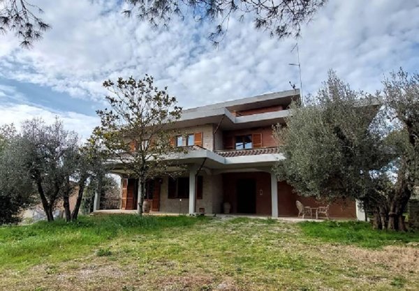 casa indipendente in vendita a Castiglione del Lago