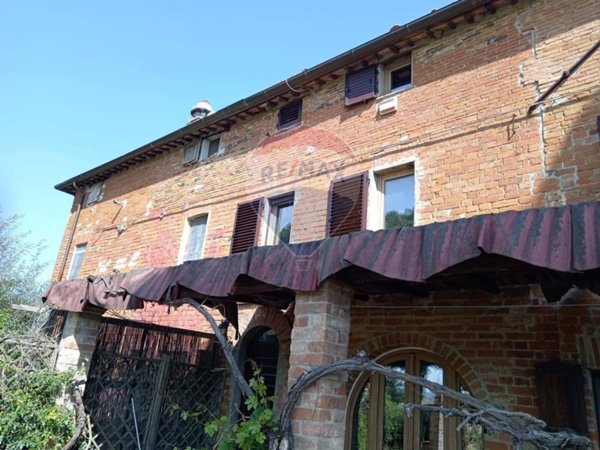 casa indipendente in vendita a Castiglione del Lago in zona Villastrada