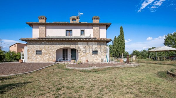 casa indipendente in vendita a Castiglione del Lago