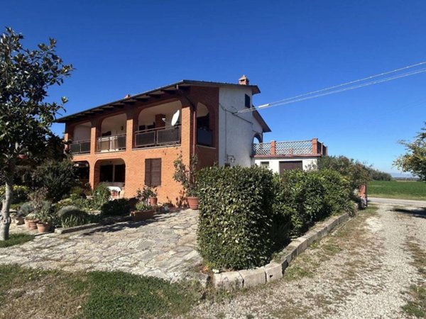 casa indipendente in vendita a Castiglione del Lago