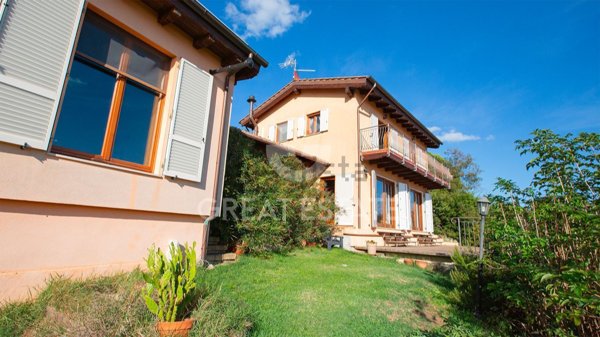 casa indipendente in vendita a Castiglione del Lago