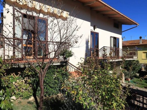 casa indipendente in vendita a Castiglione del Lago in zona Villastrada