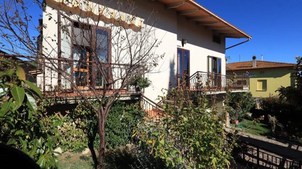 casa indipendente in vendita a Castiglione del Lago in zona Villastrada