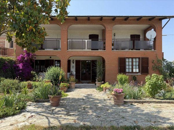 casa indipendente in vendita a Castiglione del Lago