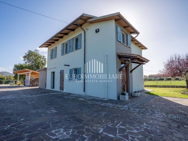 casa indipendente in vendita a Castiglione del Lago