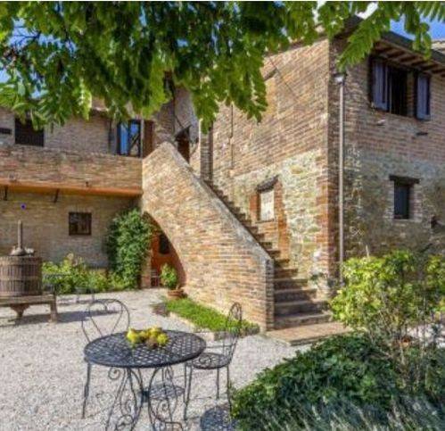 negozio in vendita a Castiglione del Lago in zona Panicarola