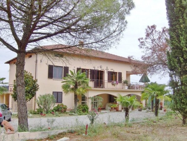 casa indipendente in vendita a Castiglione del Lago