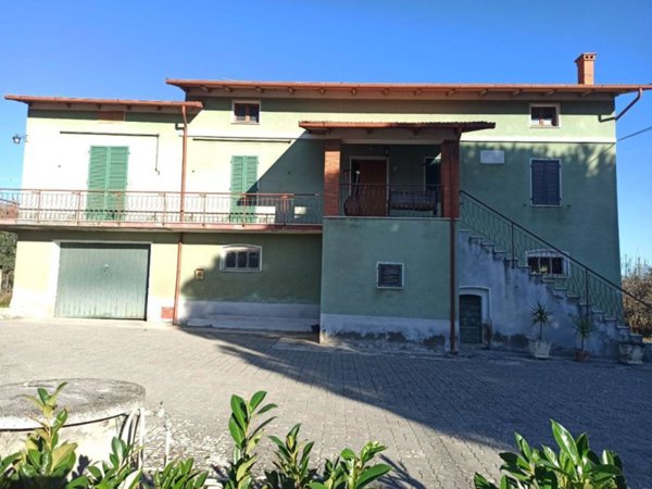 casa indipendente in vendita a Castiglione del Lago