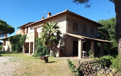casale in vendita a Castiglione del Lago in zona Piana