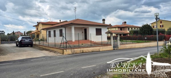casa indipendente in vendita a Castiglione del Lago