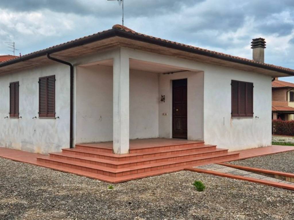 casa indipendente in vendita a Castiglione del Lago